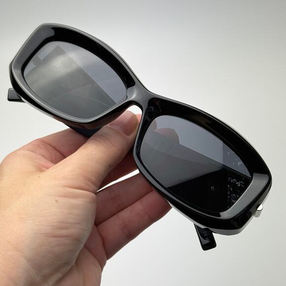 BRAND NEW Givenchy Sunglasses GV40044U 01A Black Grey Unisex